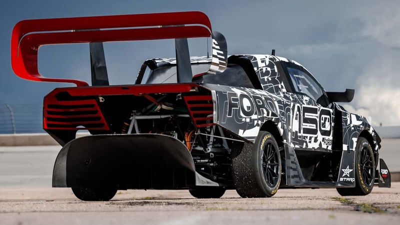 Elektrikli Devrim: Ford F-150 Lightning SuperTruck İle Yarış Dünyasını Sallayacak!