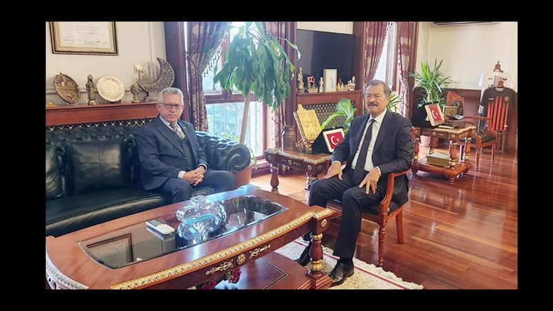Yozgat Milletvekili Lutfullah Kayalar’dan Yozgat Belediye Başkanı Kazım Arslan’a sürpriz ziyaret