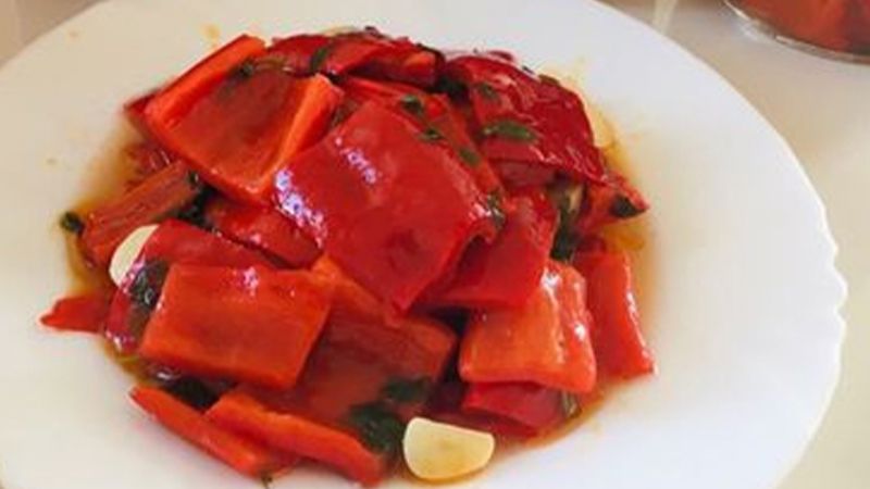 Yağlı Kırmızı Biber Turşusu Tarifi