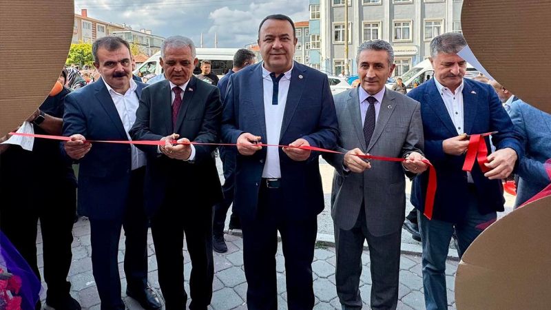 Ankara Milletvekili Adnan Beker, Sincan’da Optik Mağazası Açılışına Katıldı