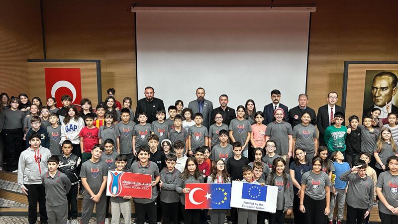 "Şehit Nurlanmış Gazi Onurlanmış Askerdir Projesi Kapsamında Gençler Vatan Sevgisi ile Buluşuyor