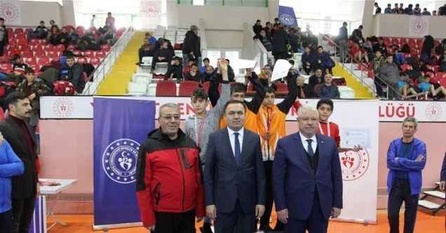 Kayseri’nin Yıldız Pehlivanları Yozgat’tan Madalyalar ile döndüler
