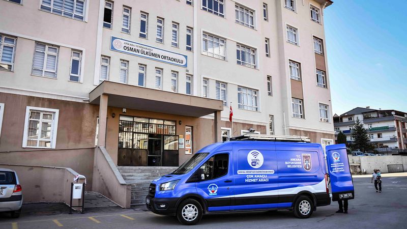 Mansur Yavaş'tan Okullara Büyük Destek!