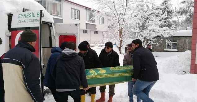 İstanbul’dan gelen cenaze, kar nedeniyle 3 gündür defnedilemedi