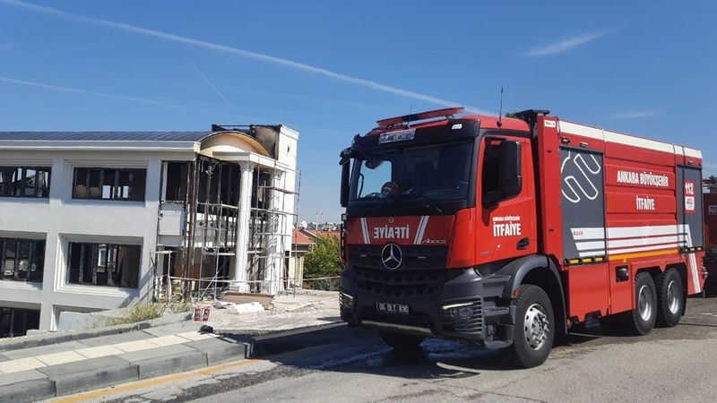 Çatı Katında Çıkan Yangında 1 İşçi Yaralandı
