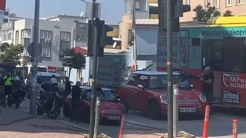 Polisler Ceza Yazdığı İçin Sinirlenip Arabasına Patladı!