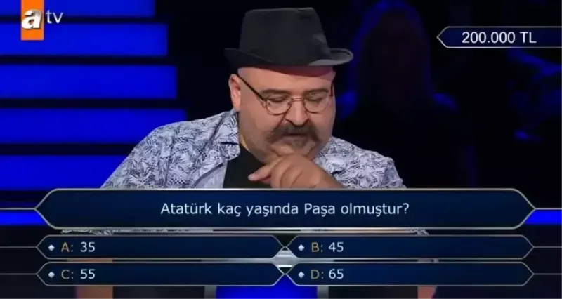 Atatürk kaç yaşında Paşa olmuştur?