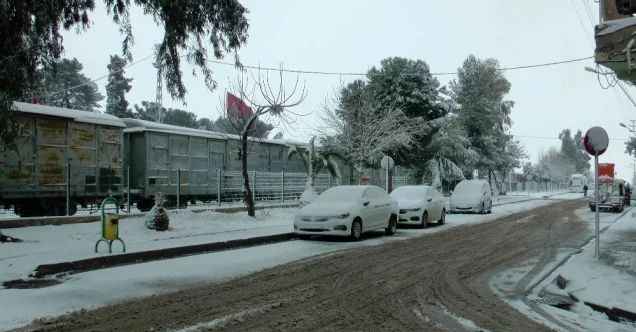 Suriye sınırında 7 yıl sonra kar sevinci