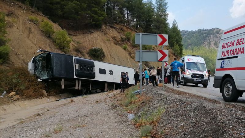 Yolcu Otobüsü Şarampole Devrildi Çok Sayıda Yaralı Var!