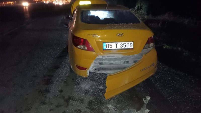 Elmadağ’da Korkutan Kaza: Tırın Dorsesi Ayrıldı, Tonlarca Alçı Yola Savruldu