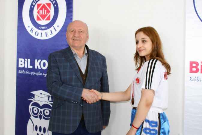 Şampiyon Kick Boksçuya ödül
