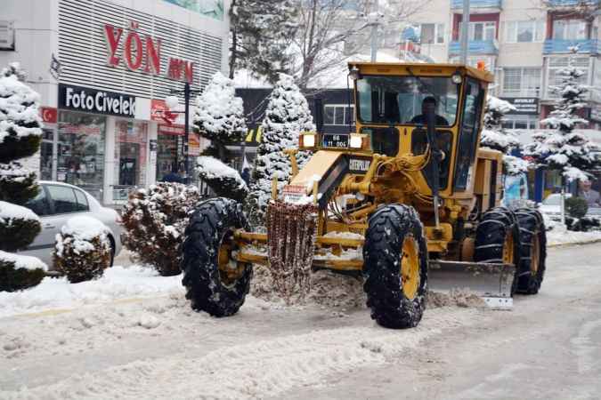 Kar temizleme çalışmaları aralıksız sürüyor