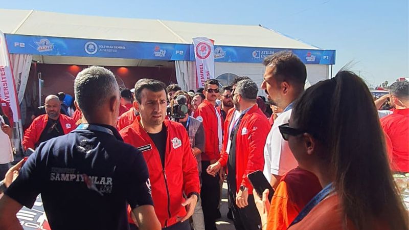TEKNOFEST Başkanı Bayraktar YOBÜ Standı’nı İnceledi