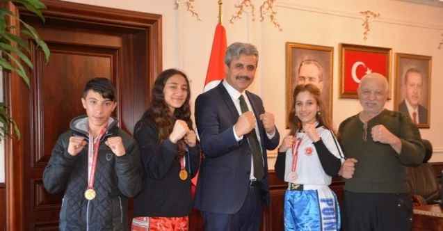 Başarılı sporcular ödüllendirildi