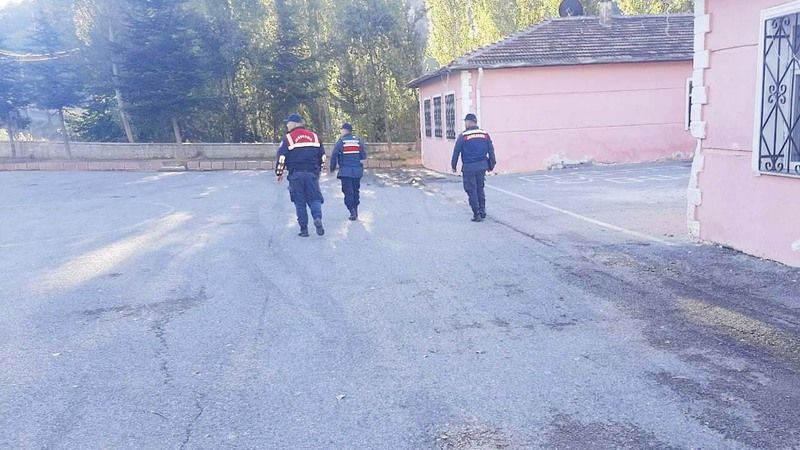 Akdağmadeni'nde Jandarma'dan Öğrenci Güvenliği İçin Sıkı Denetim!