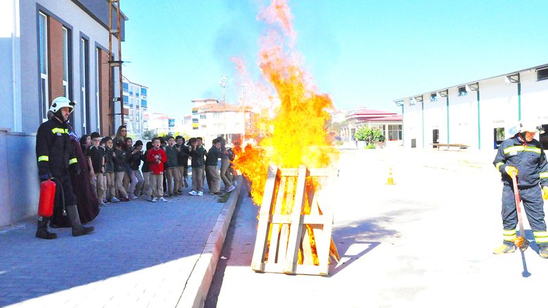 Yozgat’ta İtfaiyecilerden Uygulamalı Yangına Müdahale Eğitimi
