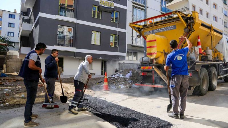 Etimesgut Belediyesi Asfalt Çalışmalarına Hız Kattı: 22 Sokakta Eş Zamanlı Çalışmalar
