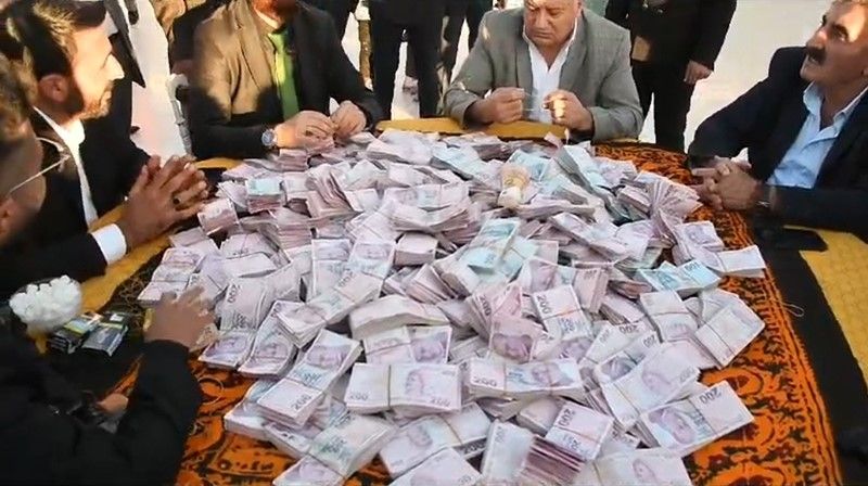 Aşiret Düğününde Görkemli Anlar