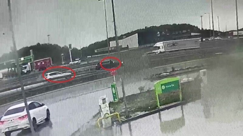 Kaza Yapan Sürücüye Yardım Etmek İsterken Canından Oldu