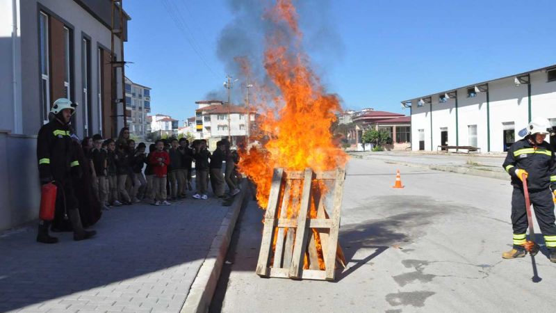 Yozgat’ta Öğrencilere Yangına Müdahale Eğitimi: Teorik ve Uygulamalı Eğitim