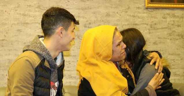 HDP önünde eylem başlattı, 5 yıl sonra kızını kucakladı