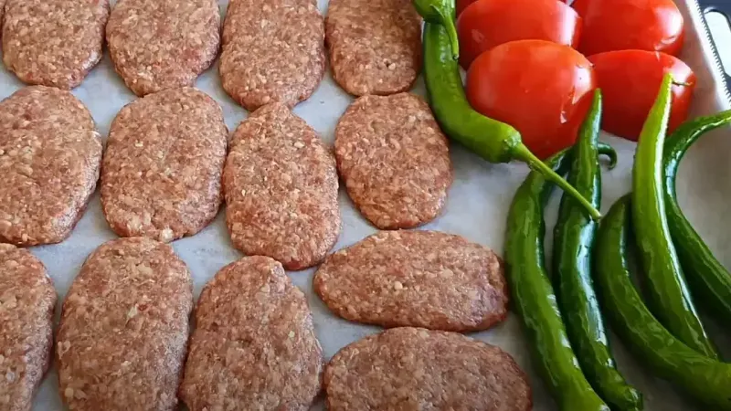 Kıymasında domuz eti çıkan ünlü köfteci zinciri kim?