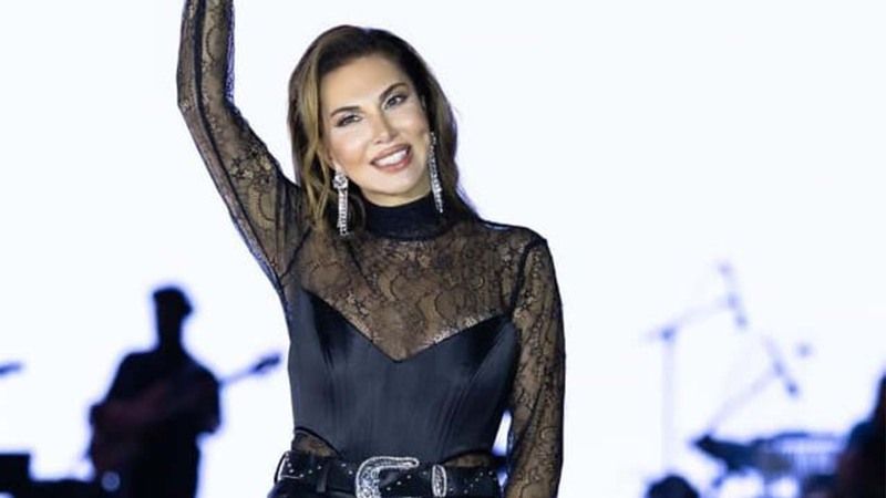 Kültür Yolu Festivali’nde Ebru Yaşar Fırtınası: 75 Bin Kişi Aynı Anda Söyledi!