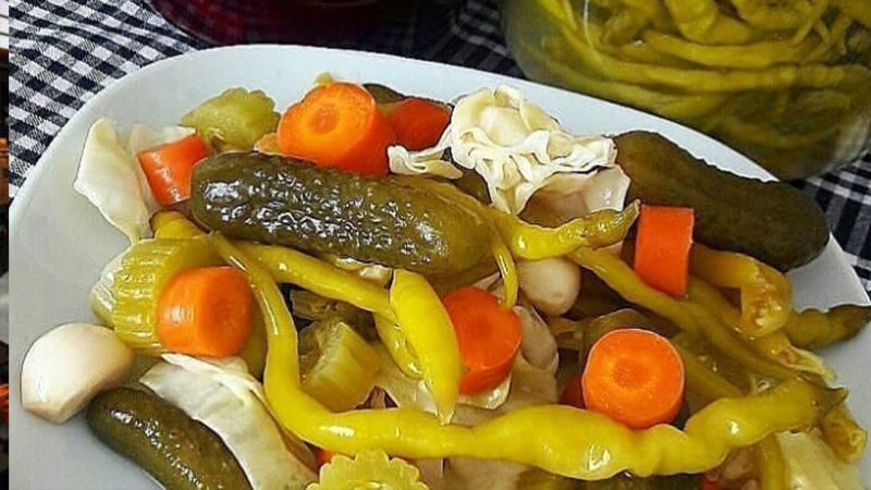 Limon ile Hazırlanan Karışık Turşu Tarifi: Sofraların Yeni Lezzeti