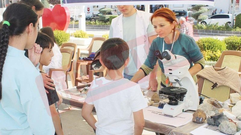 Yozgat’ta Değerli Taşlar 7’den 70’e İlgi Odağı!