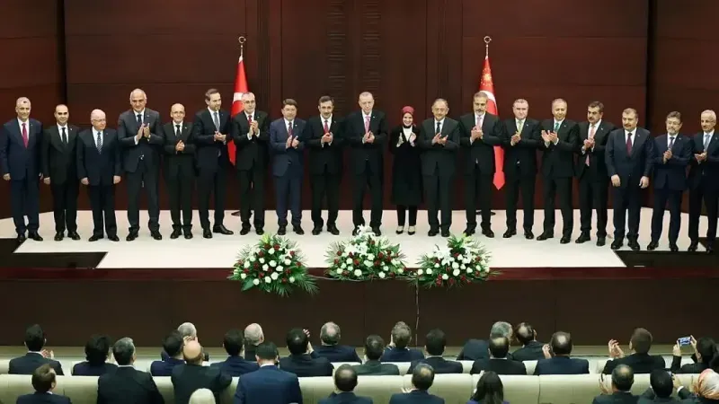 Kabinede Kimler Değişecek? Kulislerde O Bakanın Adı Geçiyor