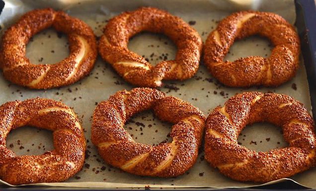 Ev Yapımı Simit Tarifiyle Sofralarınızı Şenlendirin!