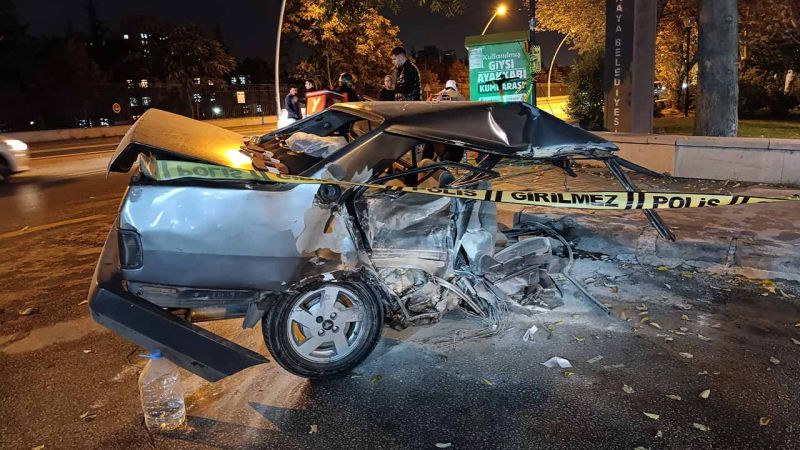 Ankara'da Korkunç Kaza: Araç ikiye bölündü!