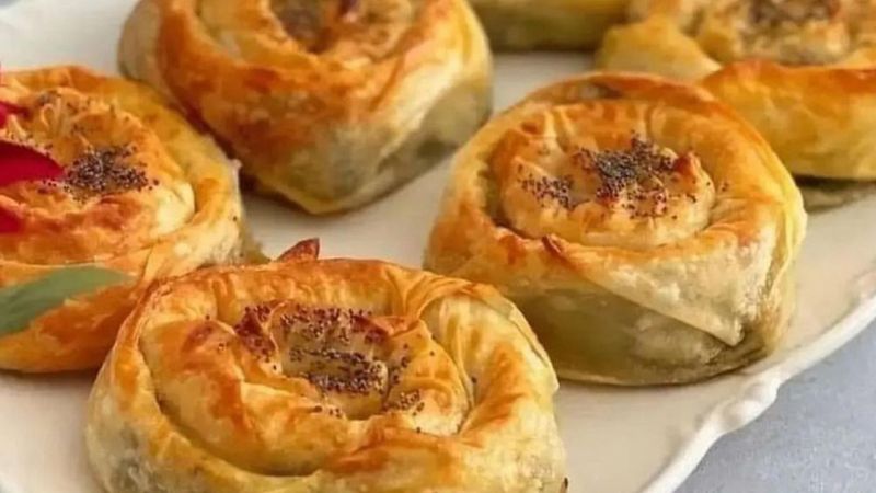 Bu tarif parmaklarınızı yedirecek: Ispanaklı Börek yapmanın püf noktaları