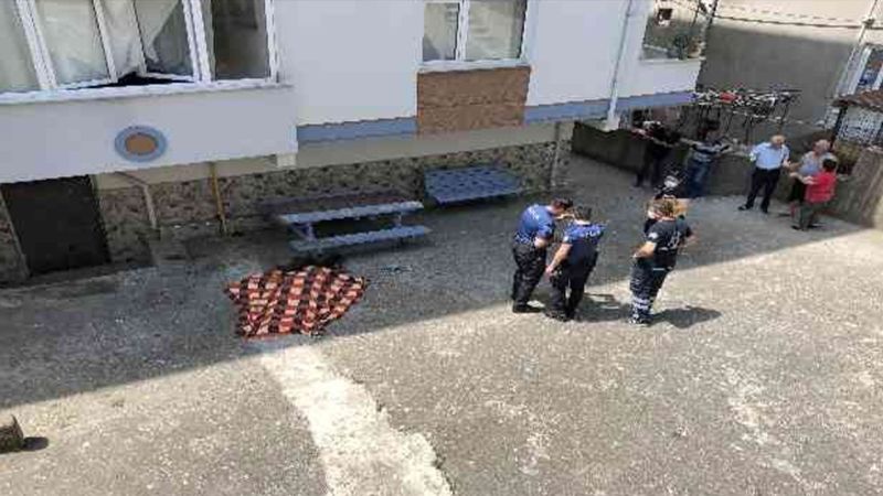 Silivri'de Feci Olay: Camdan Düşen Kadın Hayatını Kaybetti