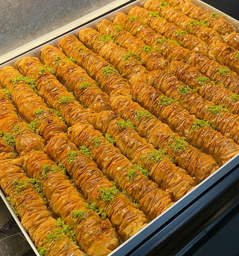 Lezzet Dolu Cevizli Burma Tatlısı Tarifi