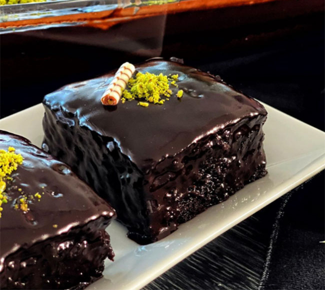 Sufle Tadında Bol Soslu Islak Kek Tarifi