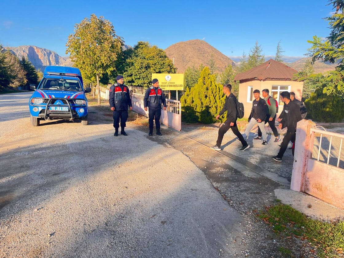 Akdağmadeni Jandarması, Okul Çevresinde Güvenlik Denetimlerini Sıklaştırdı