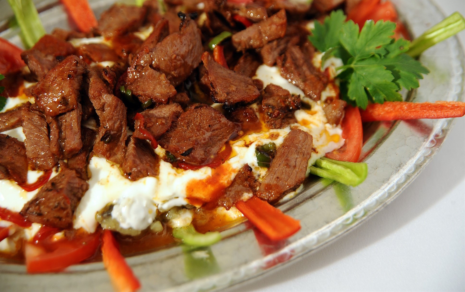 Gaziantep’ten Evinize Gelen Lezzet: Adım Adım Alinazik Kebabı Tarifi!