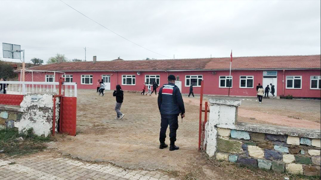 Yozgat’ta Jandarma Sahada! Okullar Güvenlik Altında!