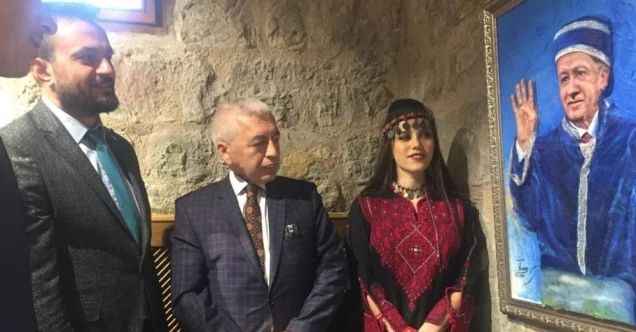Filistinli Ressam Nesrin Ayyad resim sergisi açtı