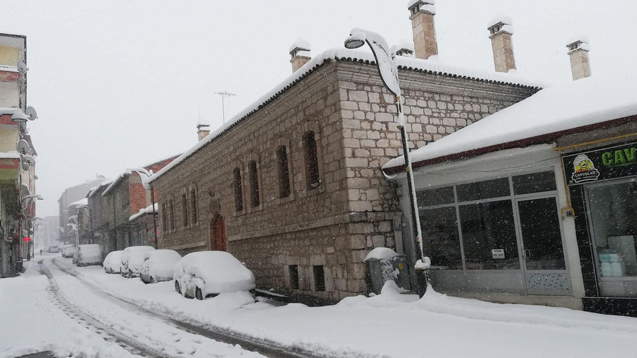Yozgat’ın tarihi dokusu karla kaplandı: işte Sivas'a komşu ilçemizde son durum