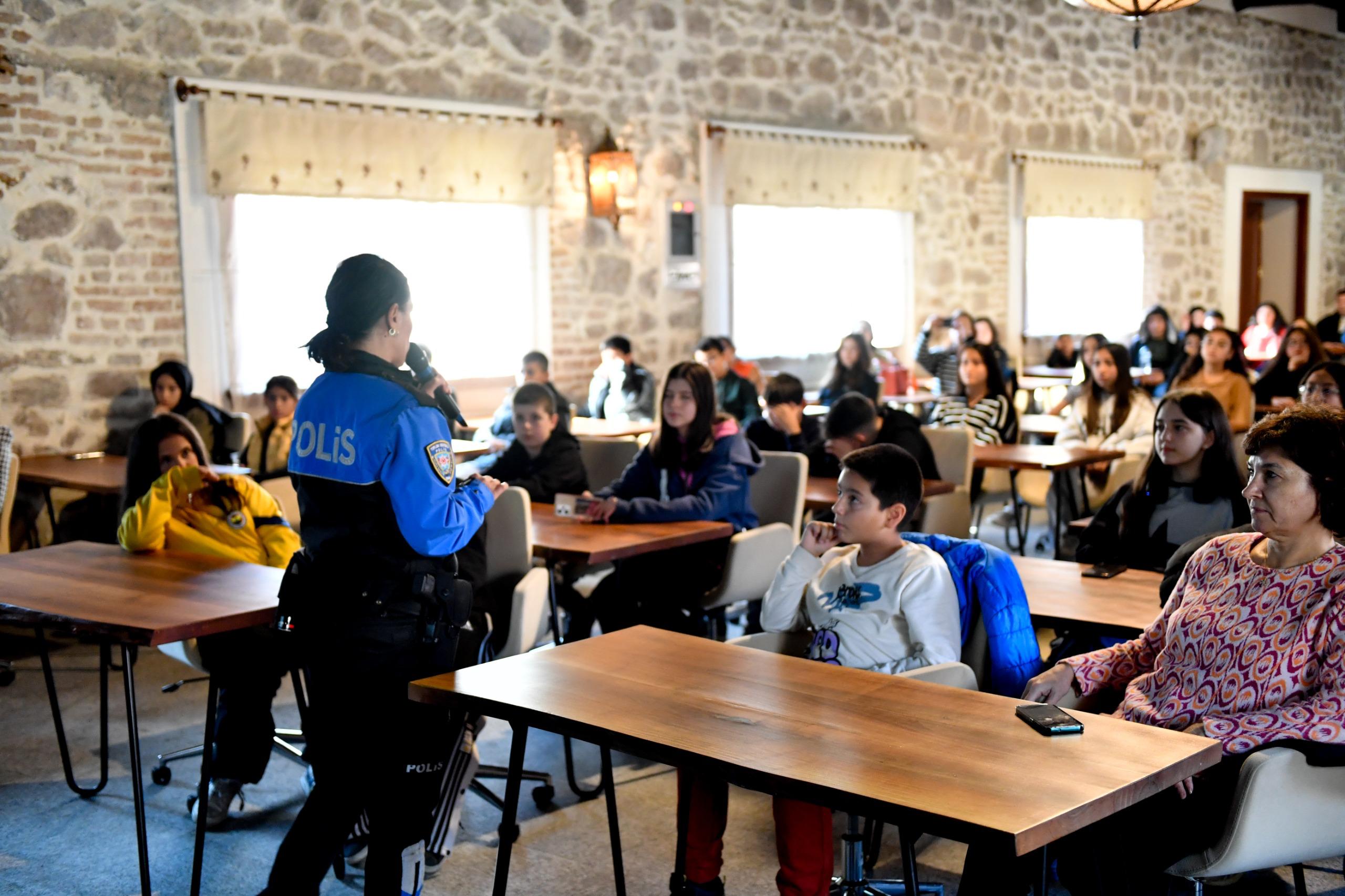 Altındağ Belediyesi'nden Gençlere Polislik Mesleği Semineri