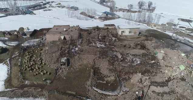 Deprem bölgesi havadan görüntülendi