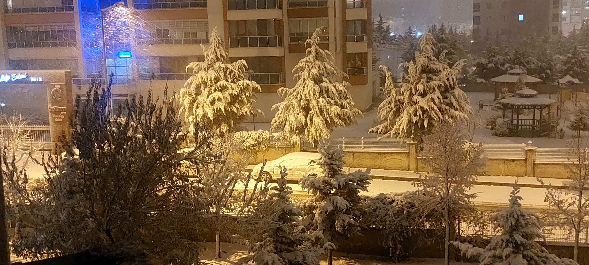 Ankara’ya beklenen kar Etimesgut’tan girdi: her yer beyaz belediye teyakkuzda