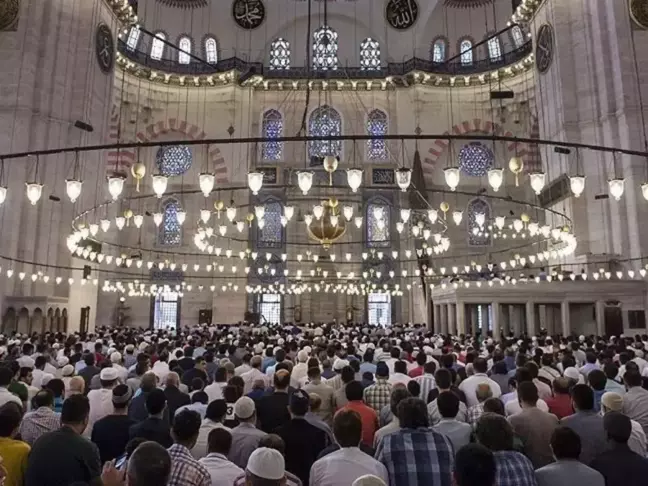 Diyanet Cuma Namazı Saati İl İl 15 Kasım! İstanbul, Ankara, İzmir ve Bursa Cuma Namazı Kaçta Okunuyor?