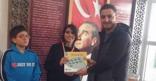 Zeka oyunlarında ikinci olan öğrenci ödüllendirildi