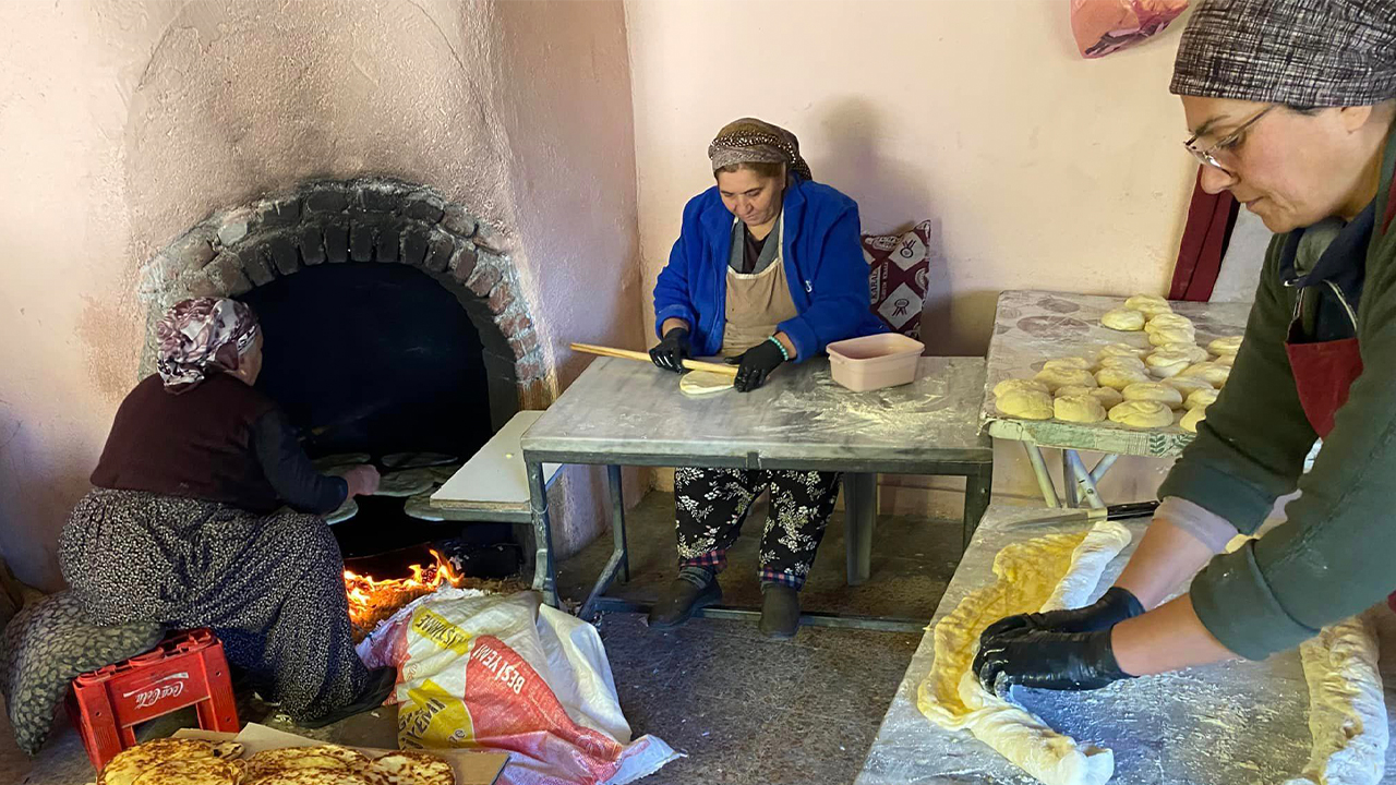 Çayıralan Emekçi Kadınlar Kooperatifi’nden Ekşili Bazlama Satışa Sunuldu