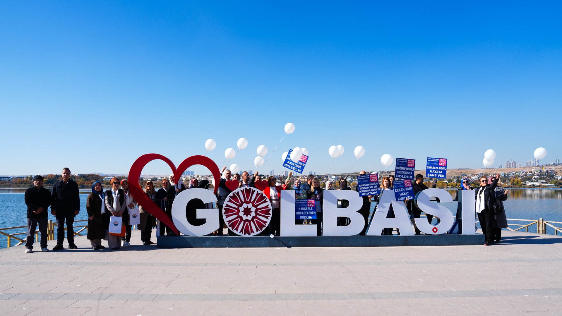 Gölbaşı Belediyesi Beyaz Balonlar Gökyüzüne bıraktı