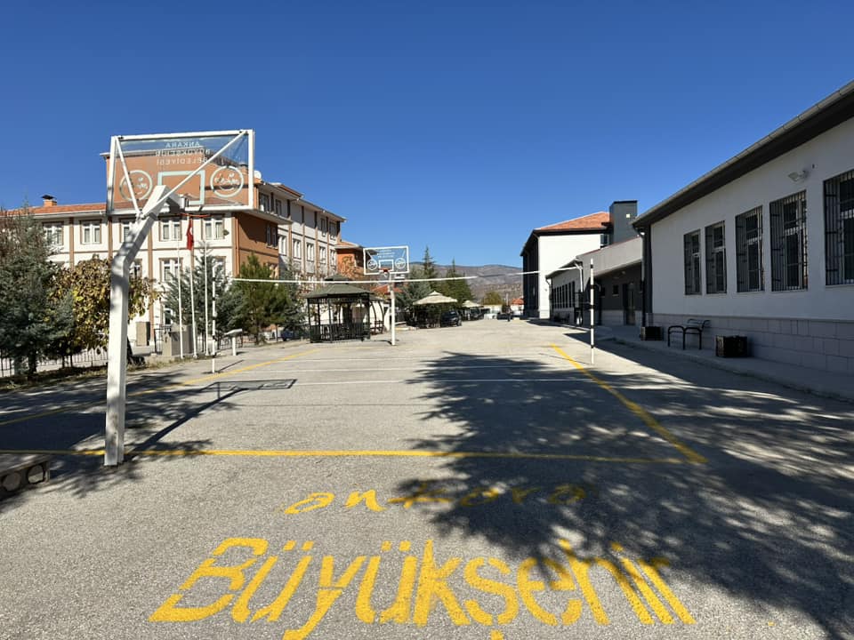 Güdül Belediyesi Okulları renklendirdi