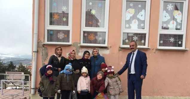 Sorgun’lu minik öğrenciler sokak hayvanlarına yuva yaptılar